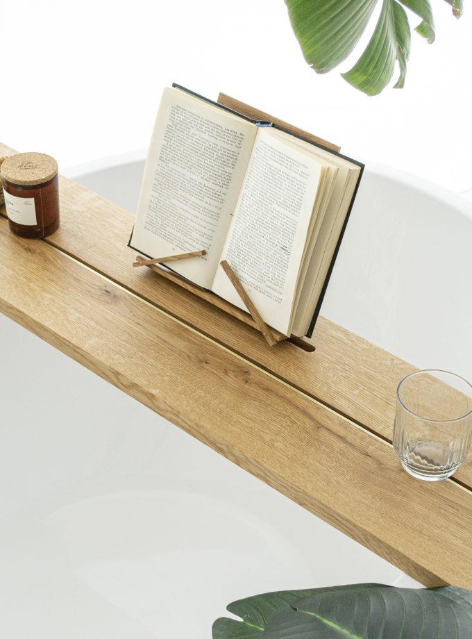 Timeless Elegance: Oak Bathtub Tray with Natural Brass Embellishments
