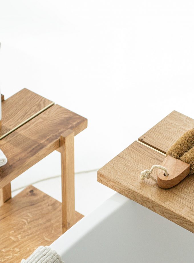 Timeless Elegance: Oak Bathtub Tray with Natural Brass Embellishments