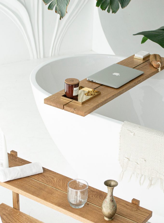Timeless Elegance: Oak Bathtub Tray with Natural Brass Embellishments