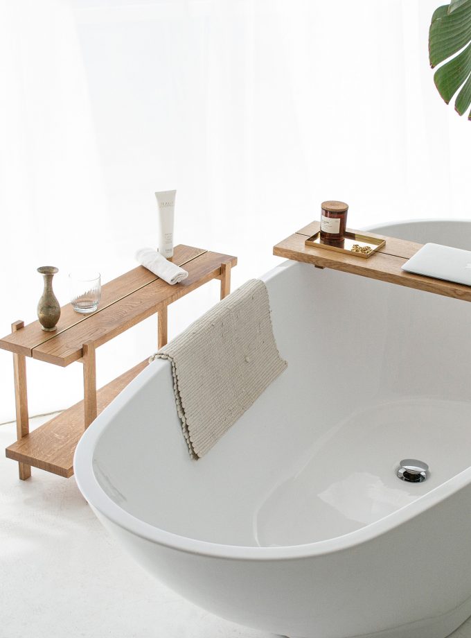 Timeless Elegance: Oak Bathtub Tray with Natural Brass Embellishments