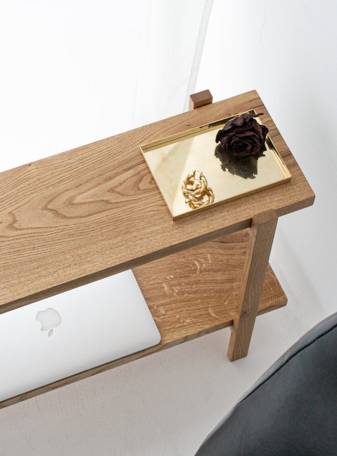 Minimalist Oak Shelving Unit: Functional Elegance