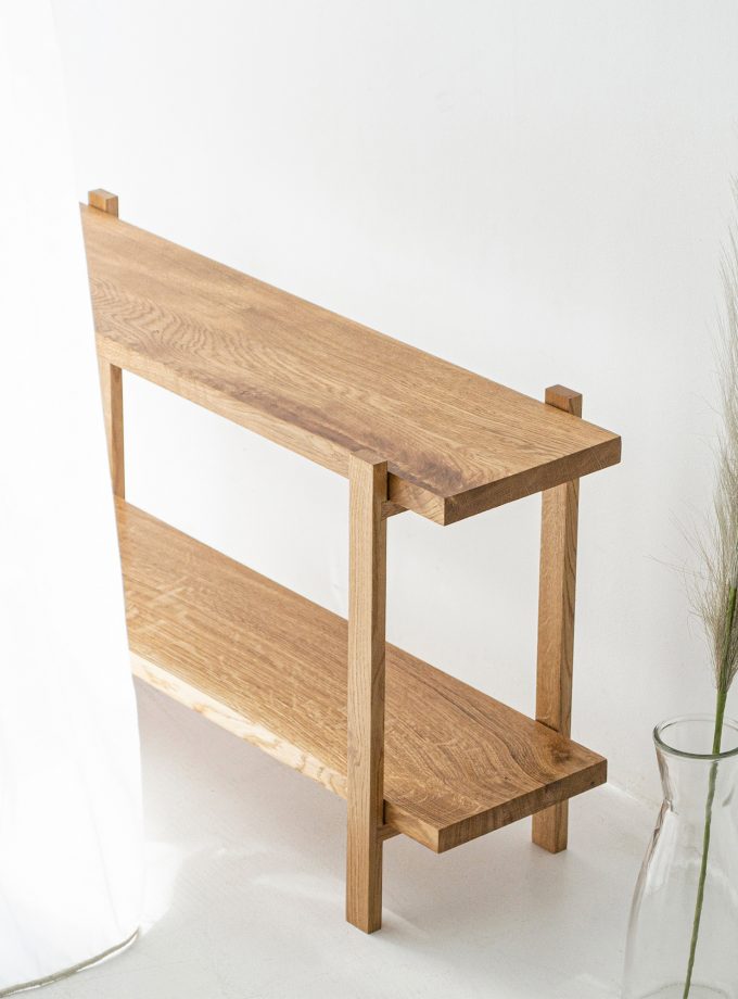 Minimalist Oak Shelving Unit: Functional Elegance